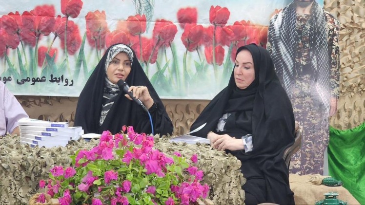 جشن امضای رمان «مادر ایران» در جزیره خارگ برگزار شد +عکس و فیلم